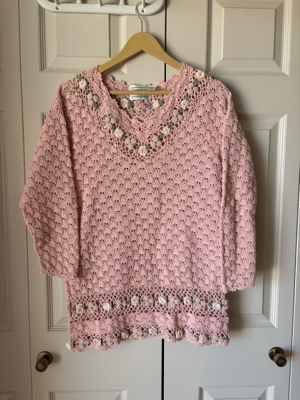 Shenanigans | Vintage handknit sweater. Grandmacore. Floral. Cottagecore. Small